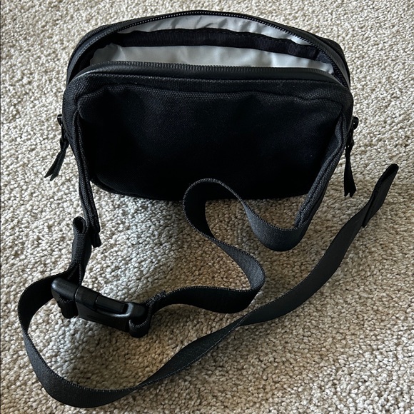 NOBULL Black Belt Bag for Men - Picture 4 of 4